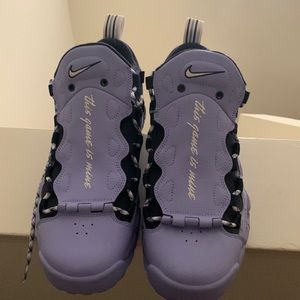 Women’a Nike Tennis shoes